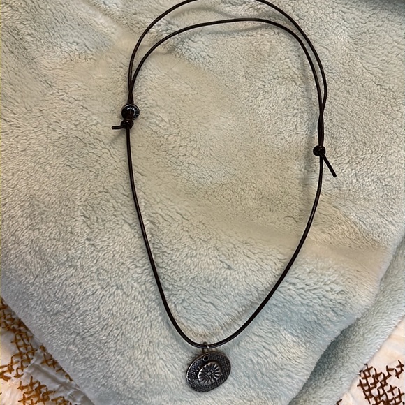 Leather and pewter pendant - Picture 6 of 7